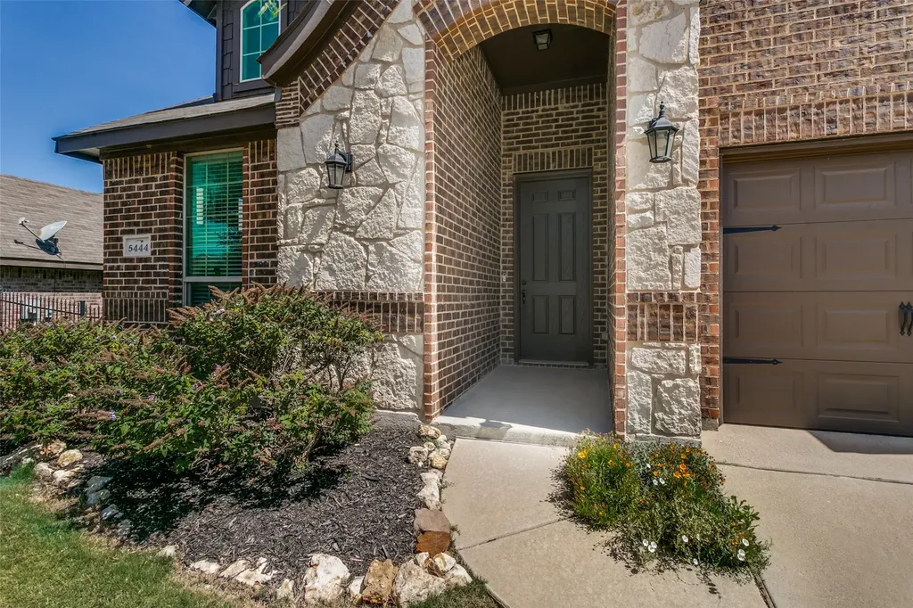 5444 Strong Stead Drive Fort Worth TX 76123