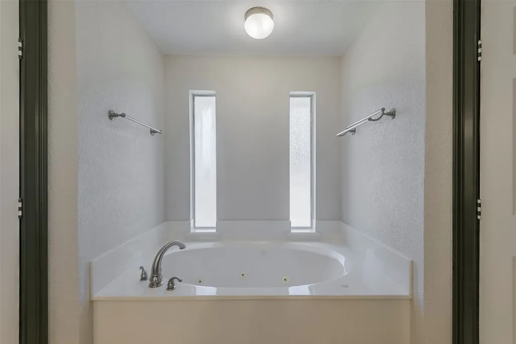 519 Hiwasee Road Waxahachie TX 75165