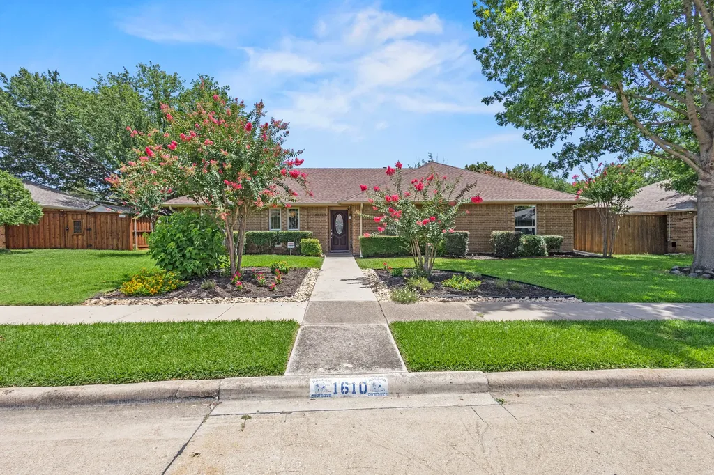 1610 Steenson Drive Carrollton TX 75007