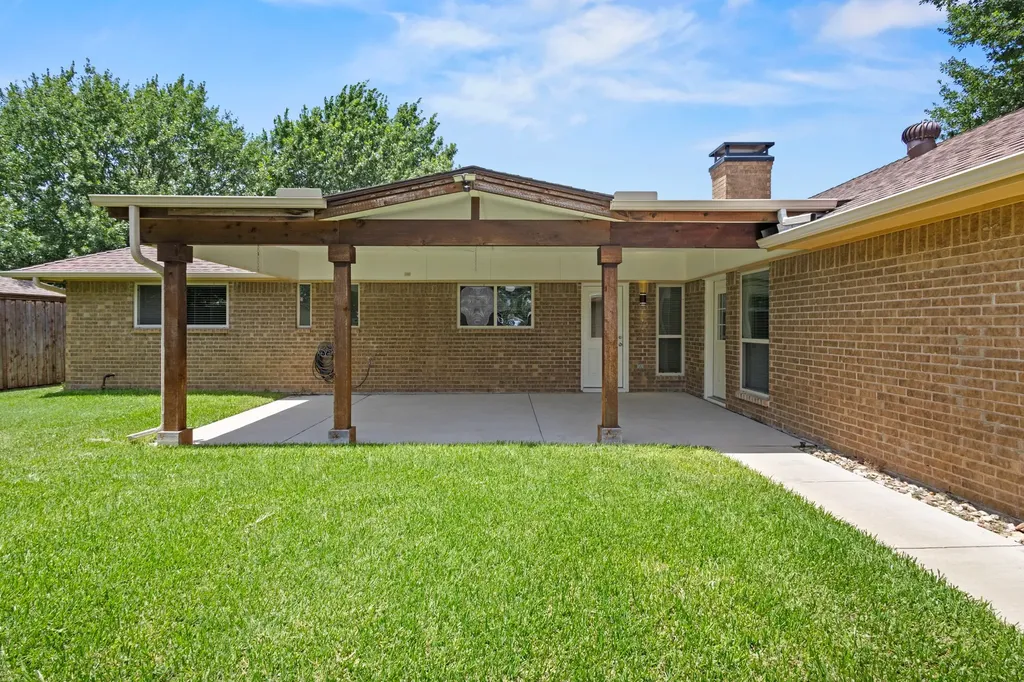 1610 Steenson Drive Carrollton TX 75007
