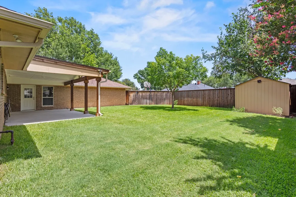 1610 Steenson Drive Carrollton TX 75007
