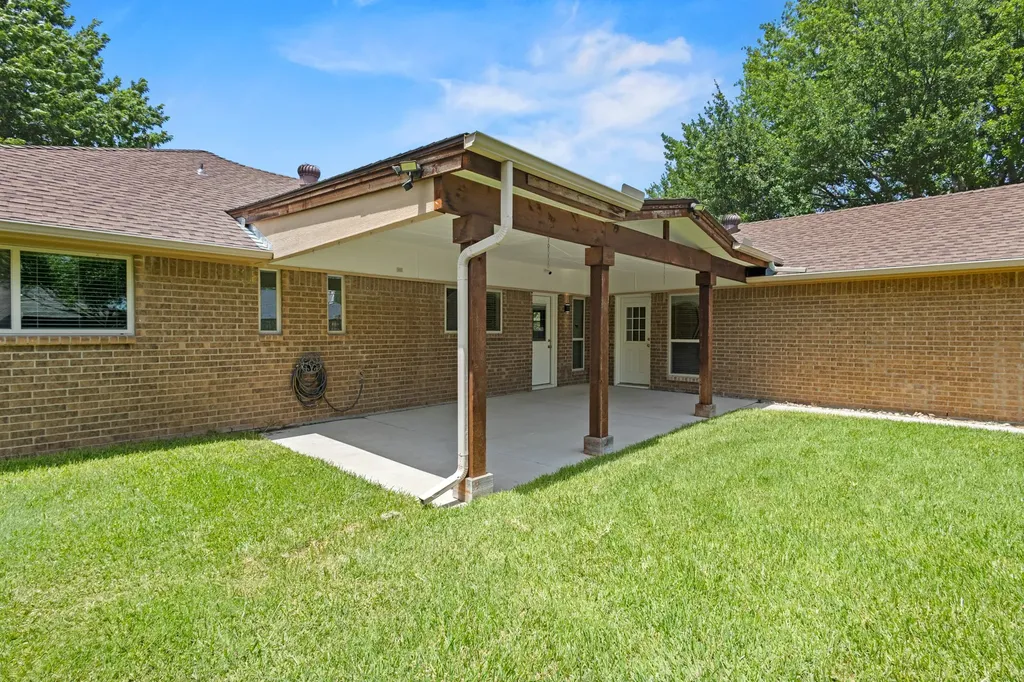 1610 Steenson Drive Carrollton TX 75007