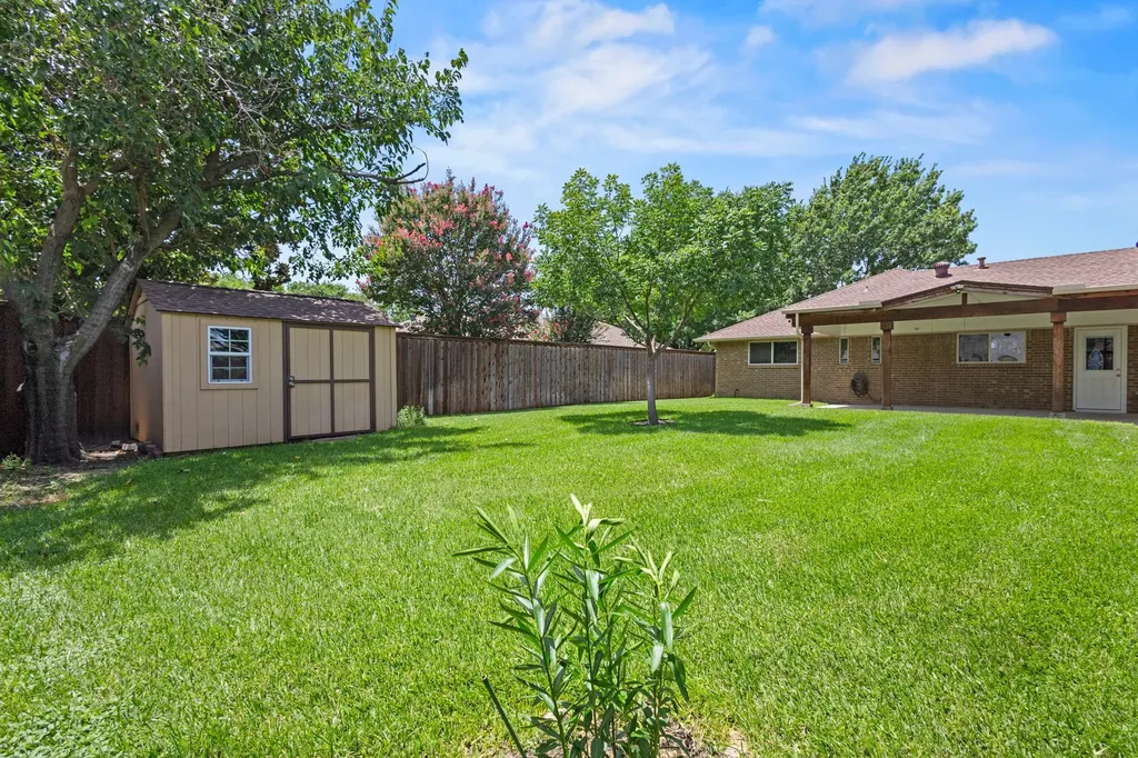 1610 Steenson Drive Carrollton TX 75007