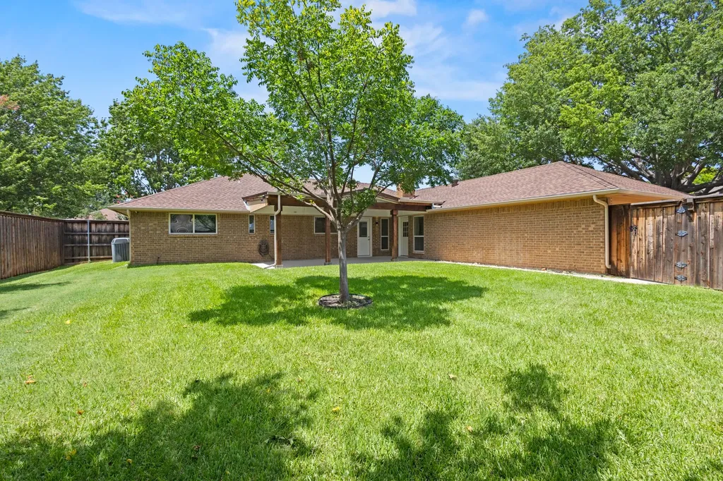 1610 Steenson Drive Carrollton TX 75007