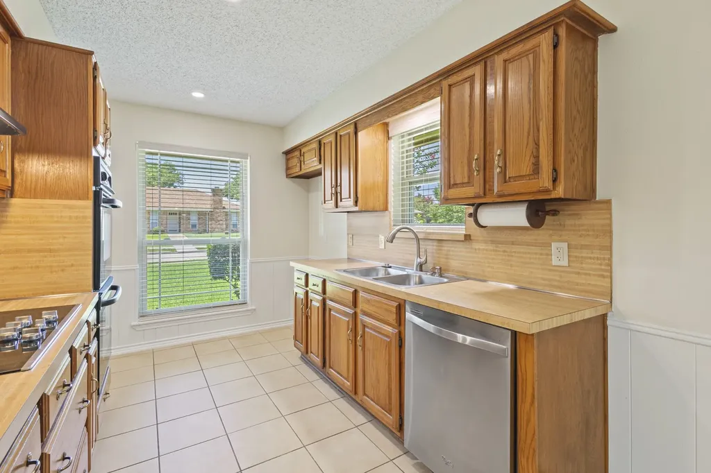 1610 Steenson Drive Carrollton TX 75007