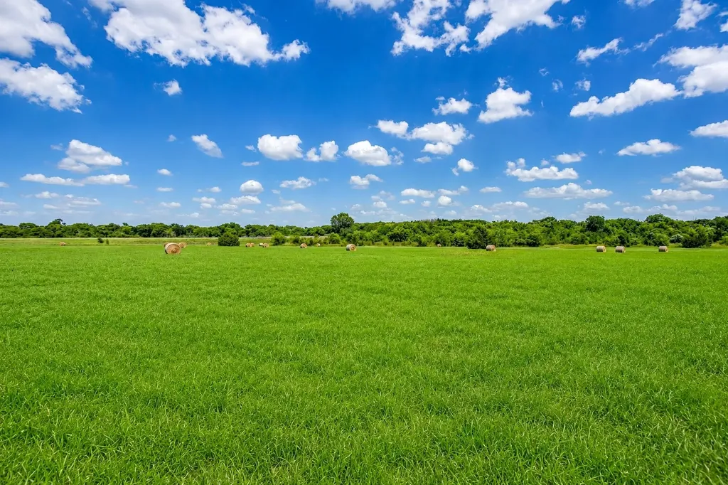548 Hill County Road 4149 Grandview TX 76050