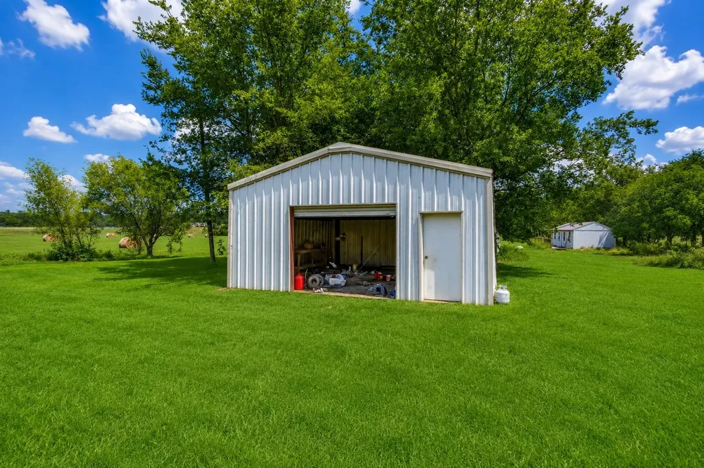 548 Hill County Road 4149 Grandview TX 76050