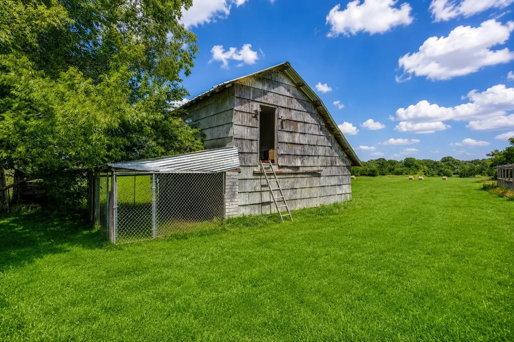 548 Hill County Road 4149 Grandview TX 76050