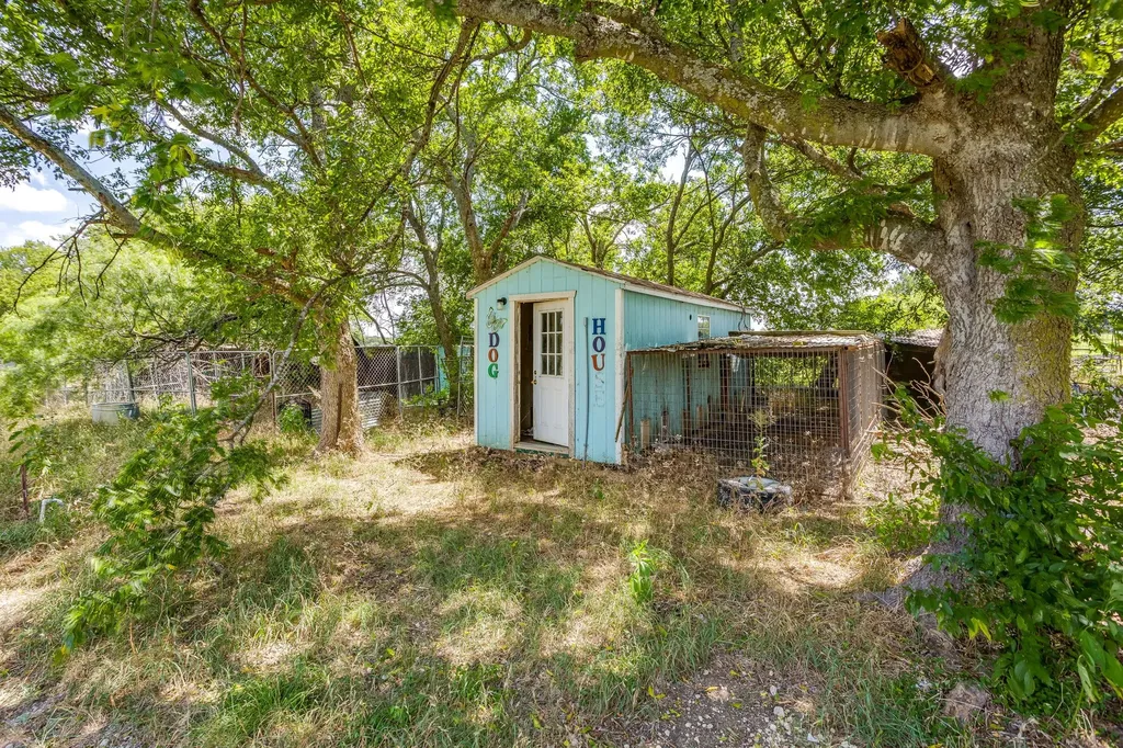 548 Hill County Road 4149 Grandview TX 76050