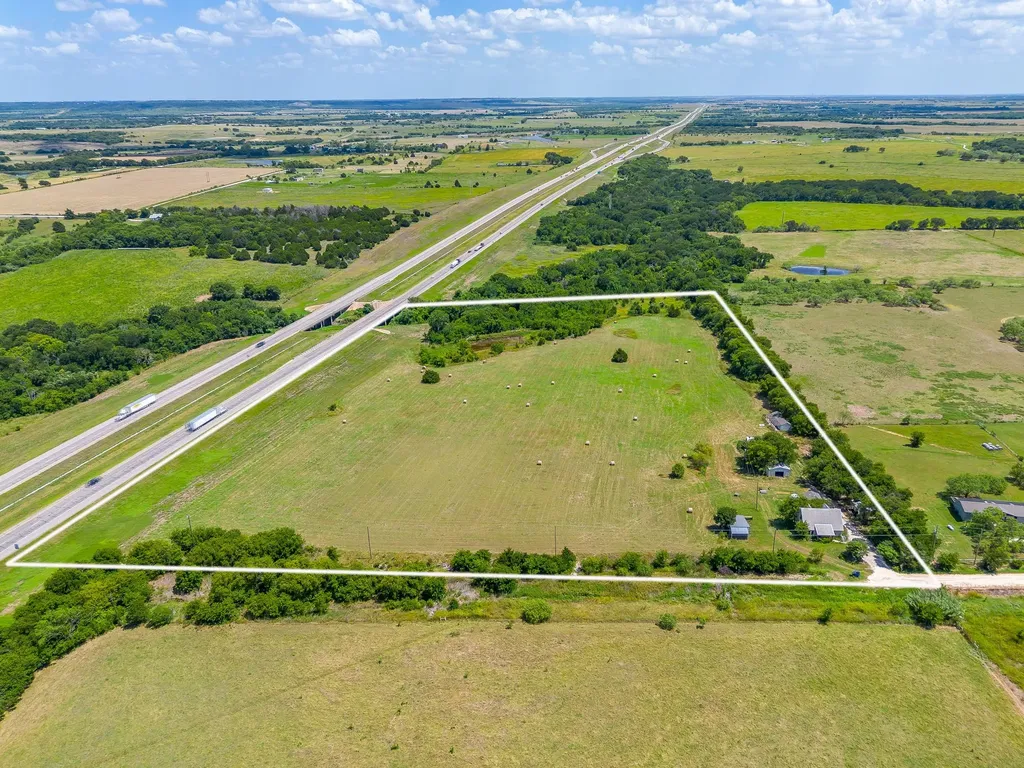 548 Hill County Road 4149 Grandview TX 76050