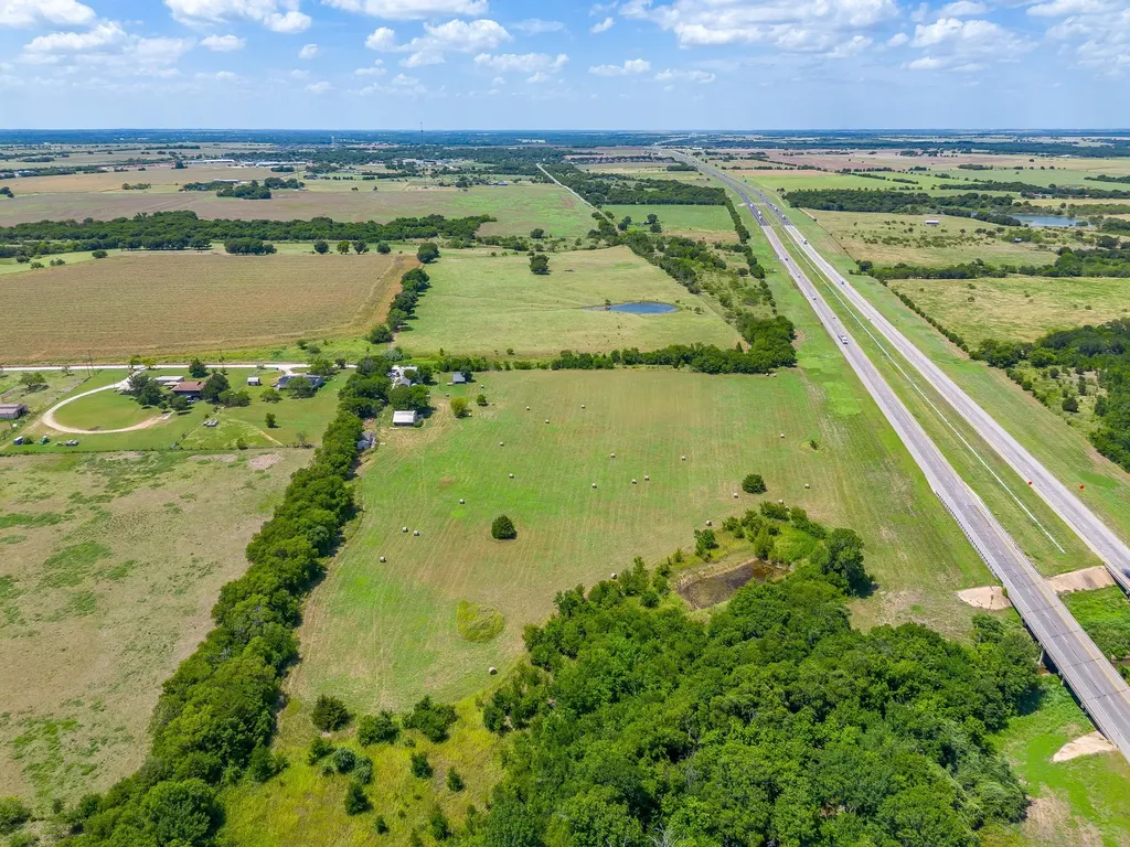 548 Hill County Road 4149 Grandview TX 76050