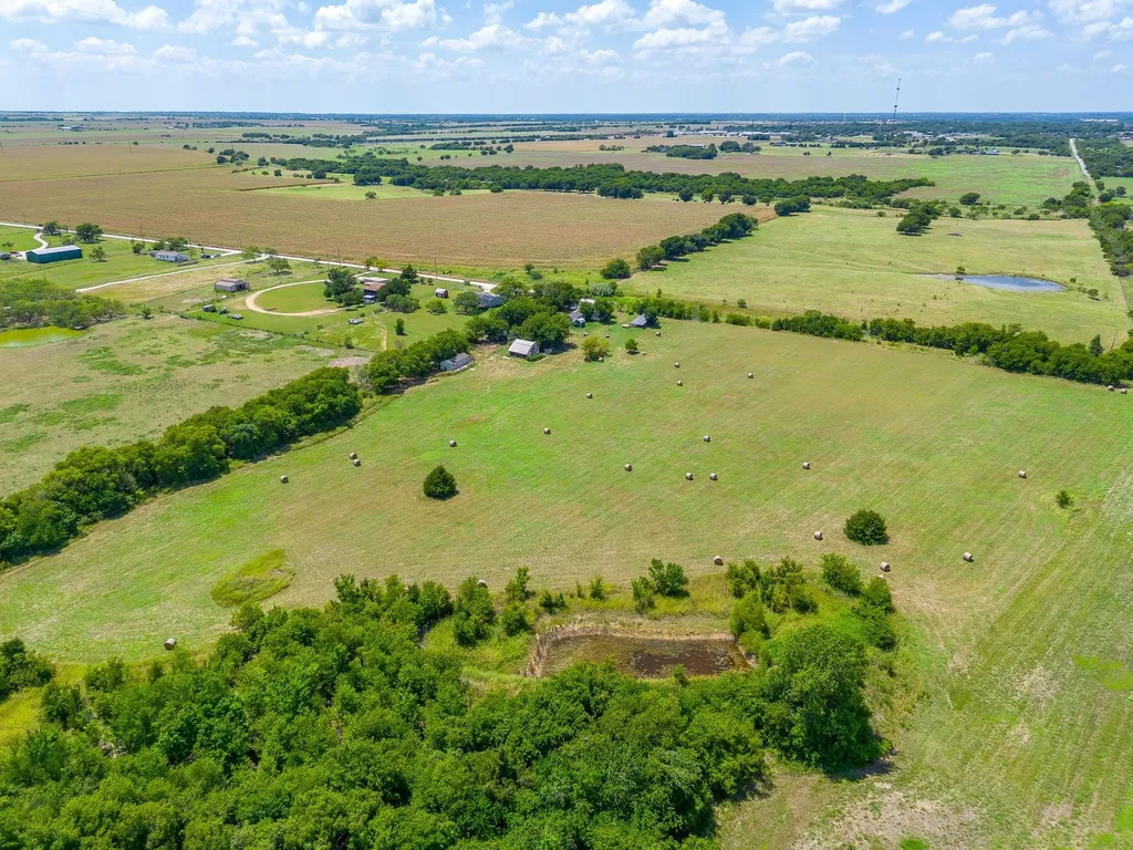 548 Hill County Road 4149 Grandview TX 76050