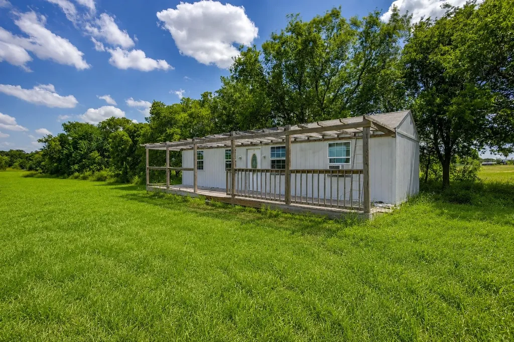 548 Hill County Road 4149 Grandview TX 76050