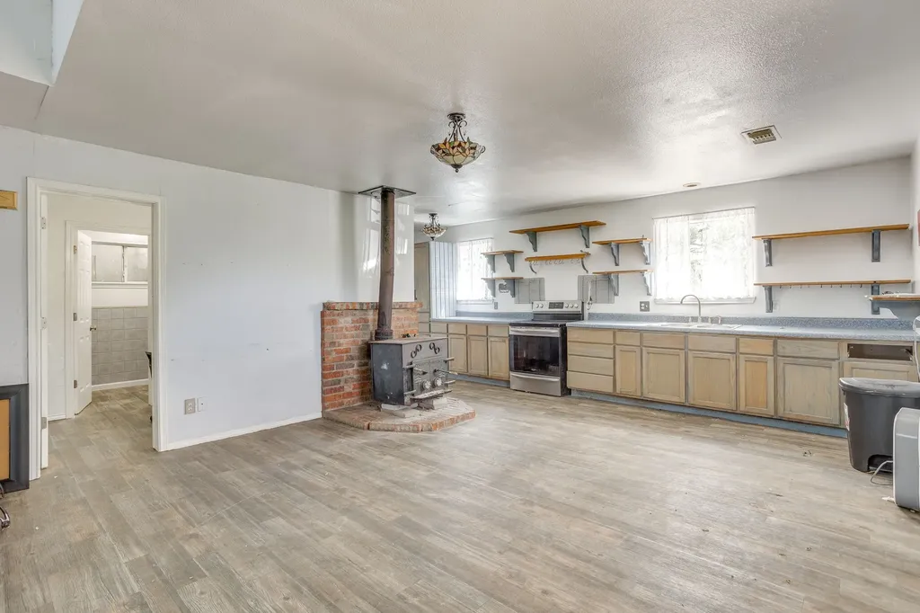 548 Hill County Road 4149 Grandview TX 76050