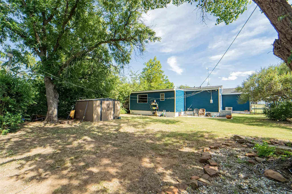1114 W Dyer Street Breckenridge TX 76424