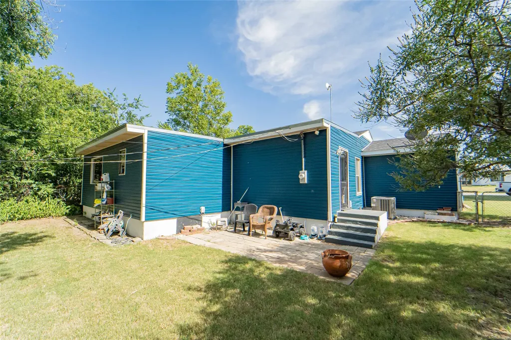1114 W Dyer Street Breckenridge TX 76424