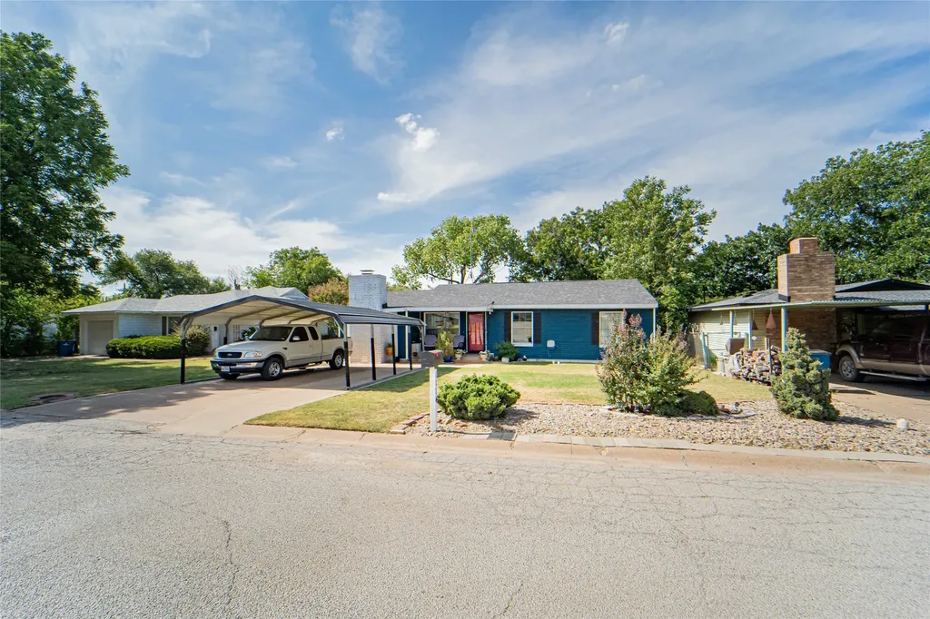 1114 W Dyer Street Breckenridge TX 76424