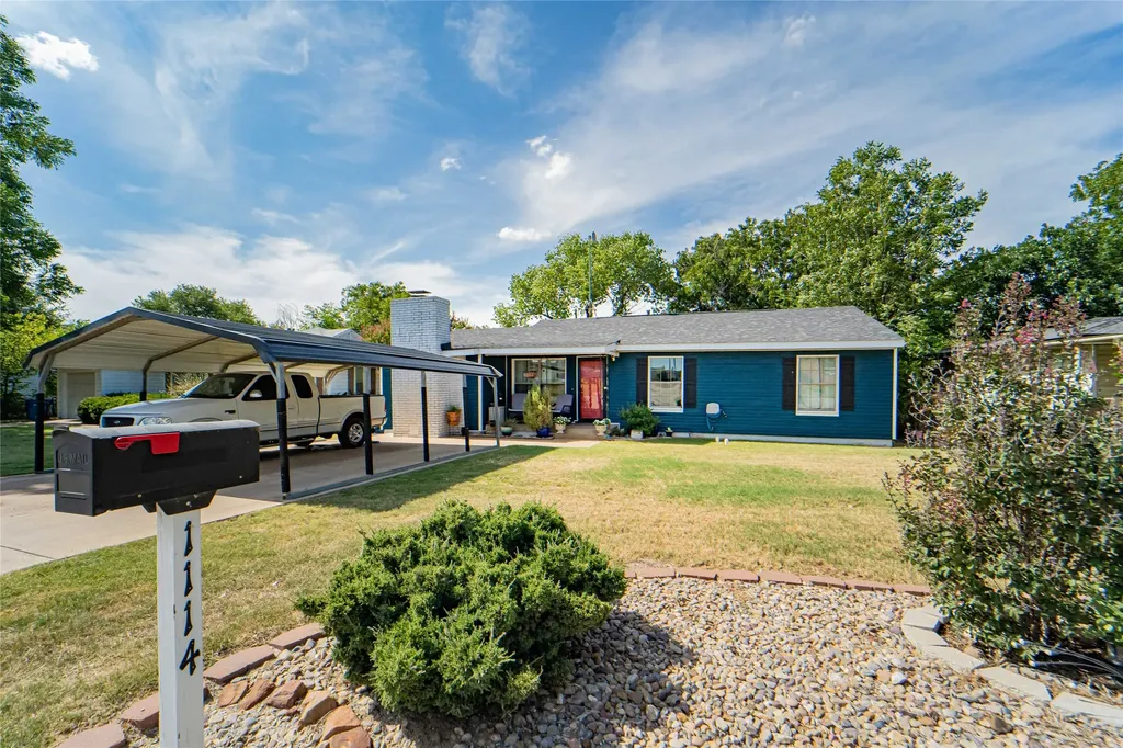 1114 W Dyer Street Breckenridge TX 76424