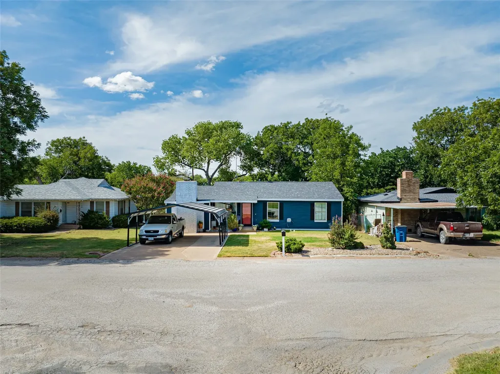 1114 W Dyer Street Breckenridge TX 76424