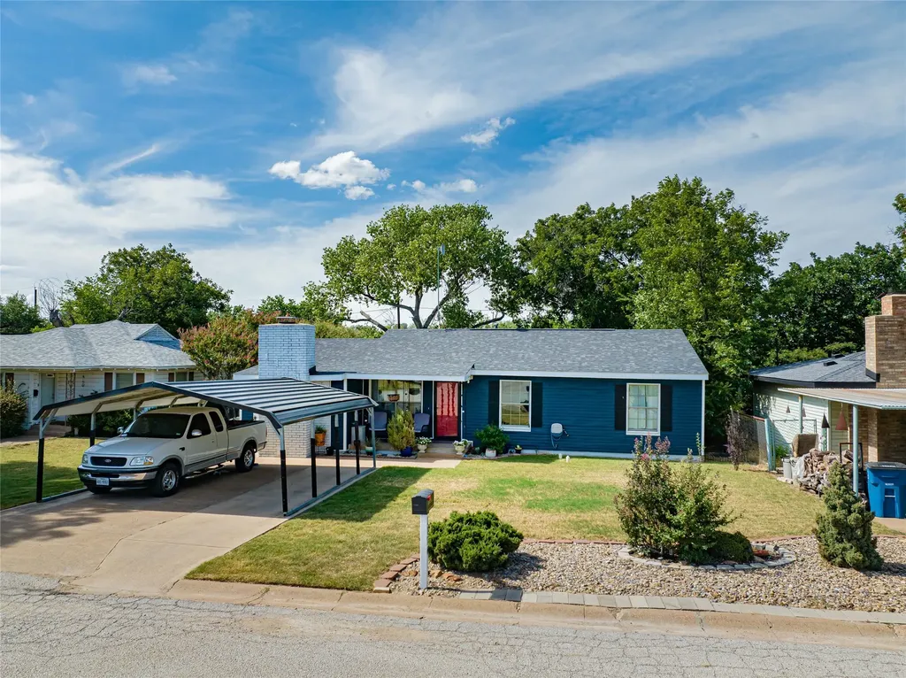 1114 W Dyer Street Breckenridge TX 76424