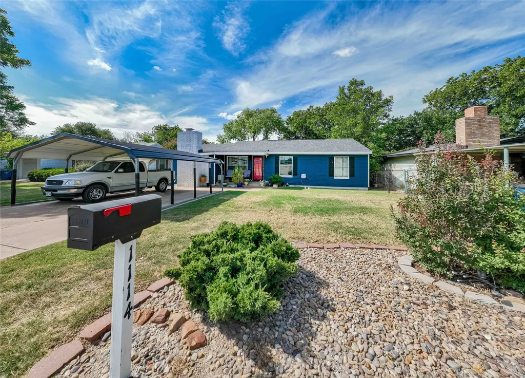 1114 W Dyer Street Breckenridge TX 76424