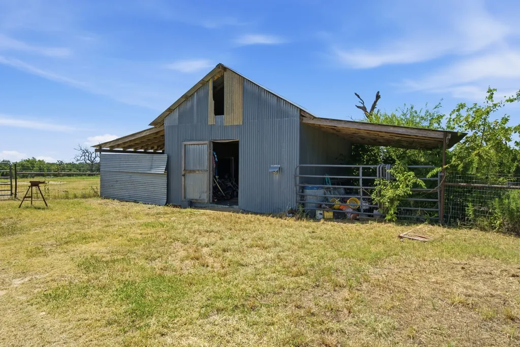 3624 County Road 398 Stephenville TX 76401