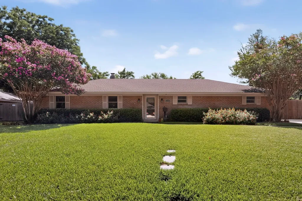 1702 Surrey Circle Grand Prairie TX 75050