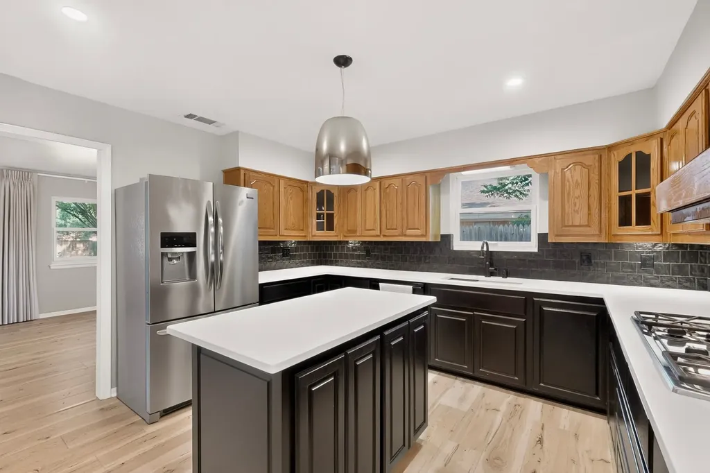 1702 Surrey Circle Grand Prairie TX 75050