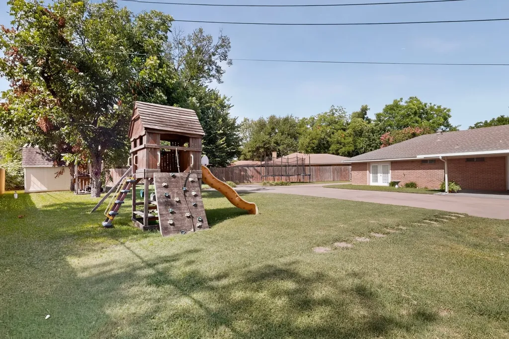1702 Surrey Circle Grand Prairie TX 75050