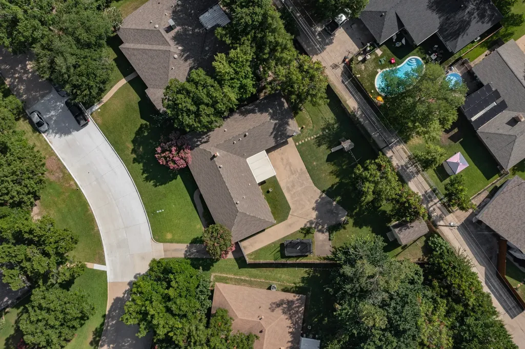 1702 Surrey Circle Grand Prairie TX 75050