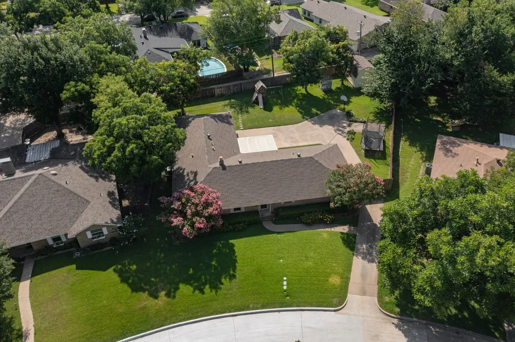 1702 Surrey Circle Grand Prairie TX 75050