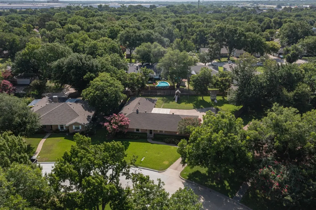 1702 Surrey Circle Grand Prairie TX 75050