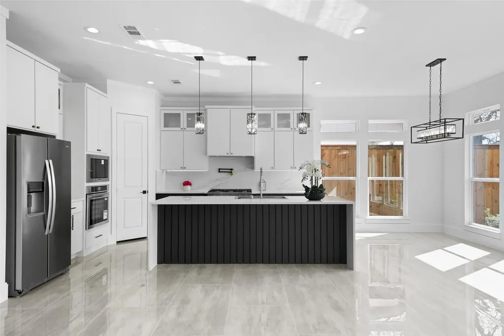 703 Buckalew Street Dallas TX 75208