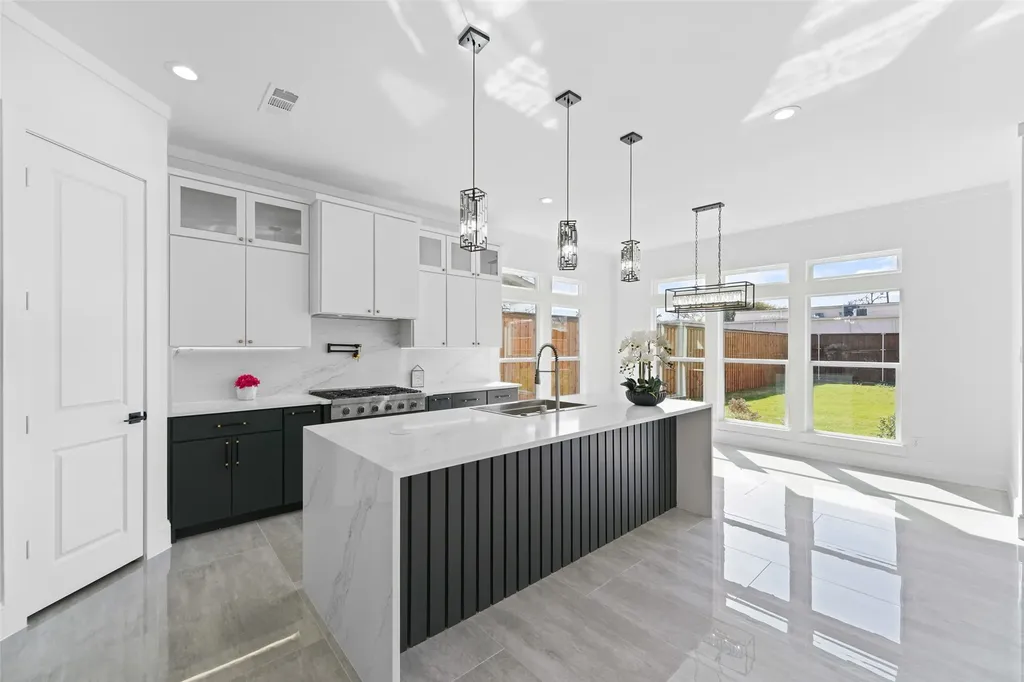 703 Buckalew Street Dallas TX 75208