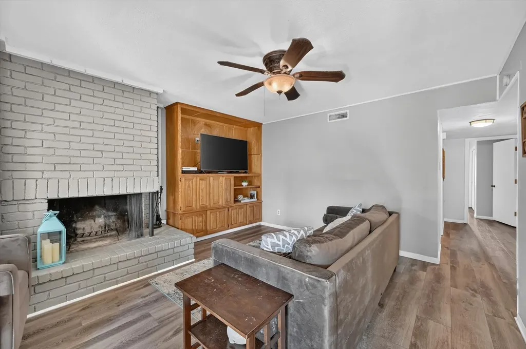 2619 Westgate Drive Arlington TX 76015