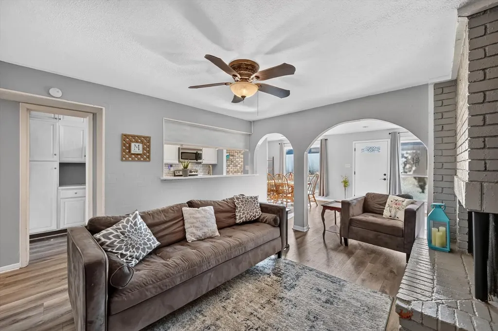 2619 Westgate Drive Arlington TX 76015