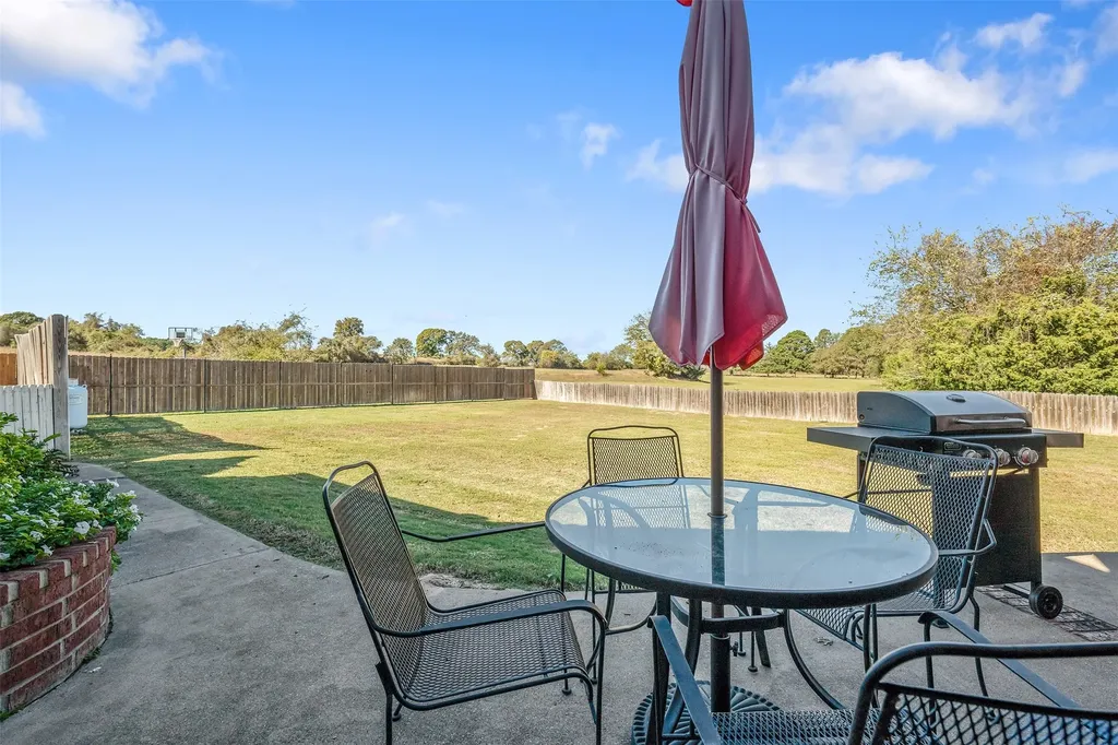 126 E Post Oak Frankston TX 75763