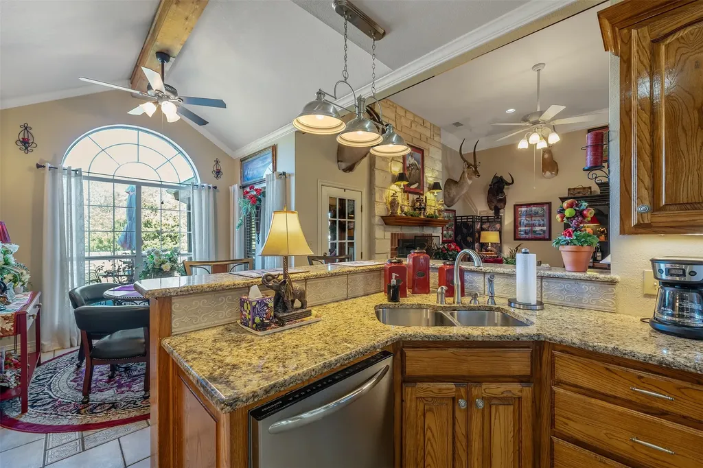 126 E Post Oak Frankston TX 75763