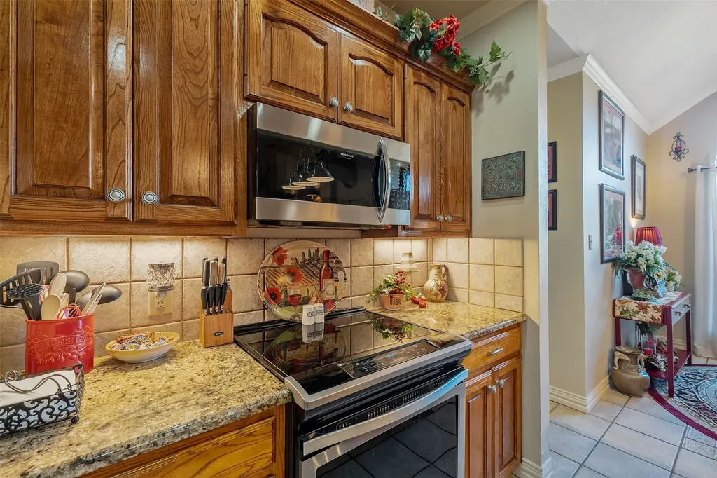 126 E Post Oak Frankston TX 75763