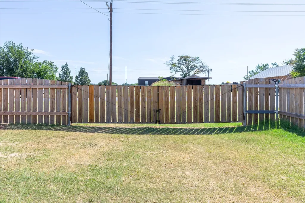 250 5th Street Hawley TX 79525