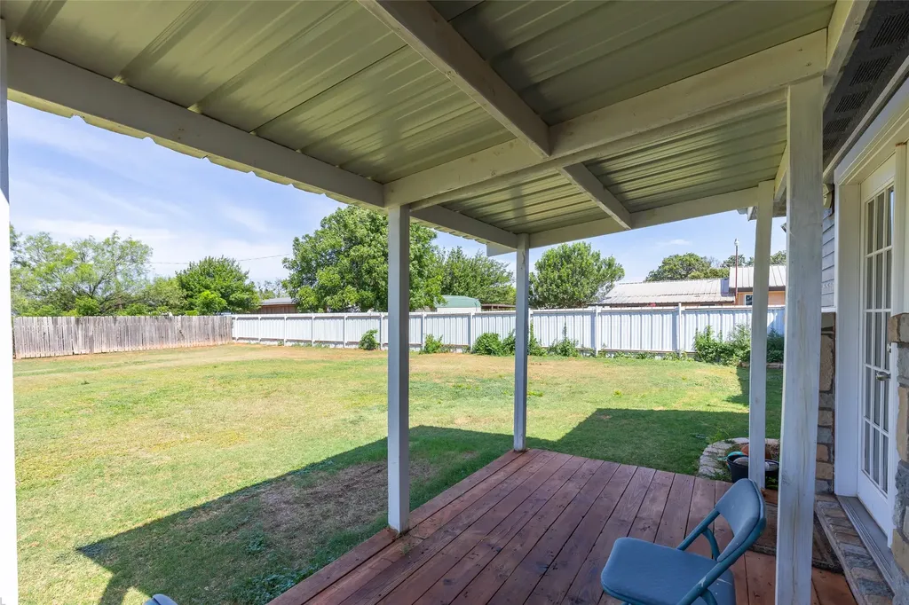 250 5th Street Hawley TX 79525
