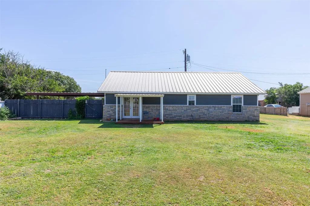 250 5th Street Hawley TX 79525