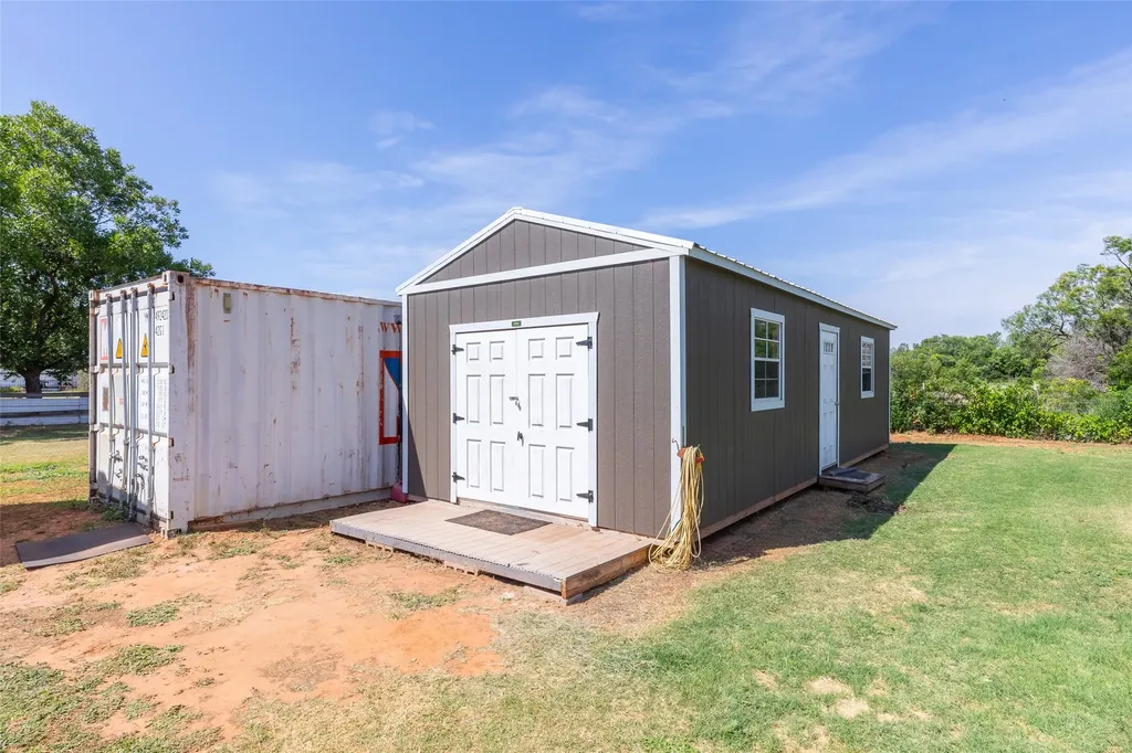 250 5th Street Hawley TX 79525