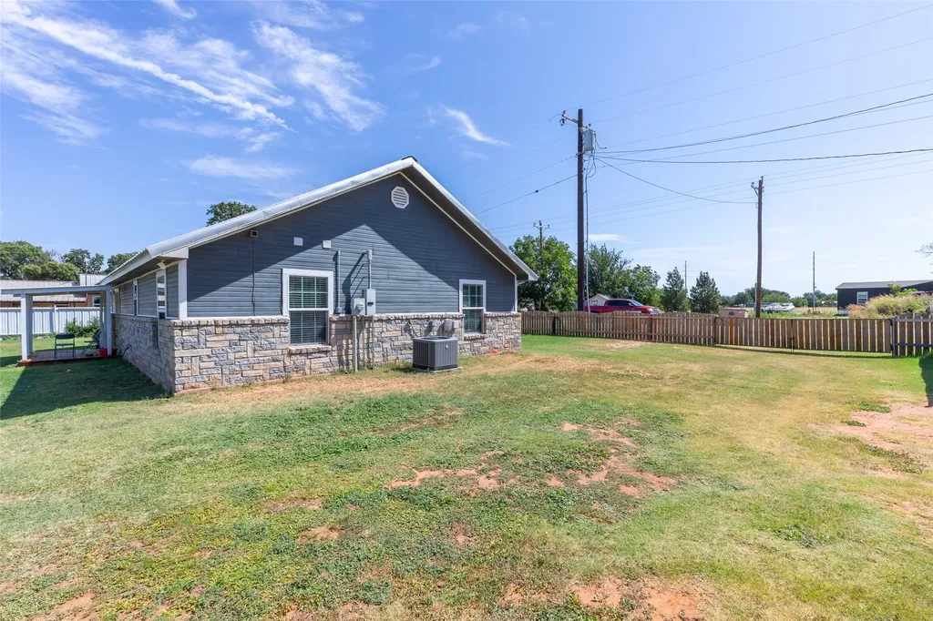 250 5th Street Hawley TX 79525