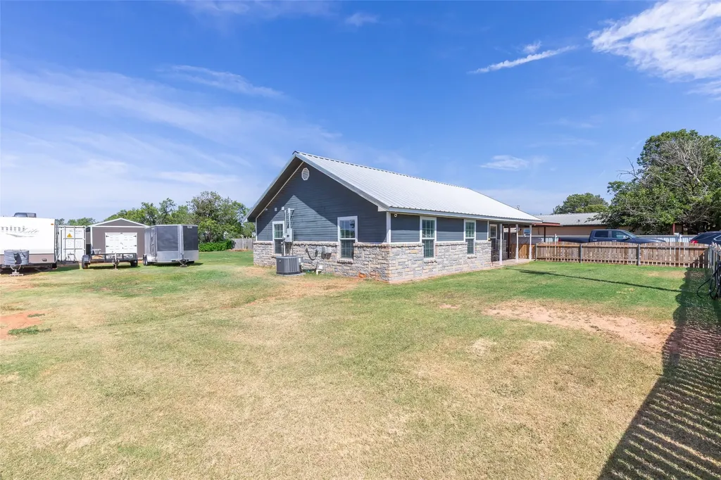 250 5th Street Hawley TX 79525