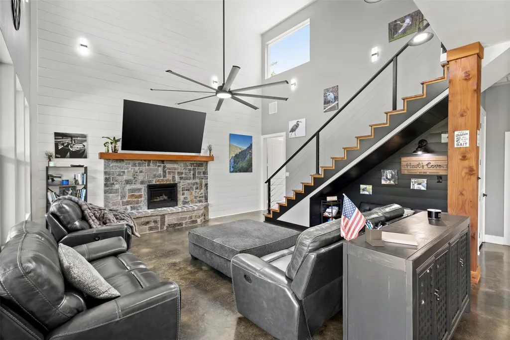 136 Private Road 197 Streetman TX 75859