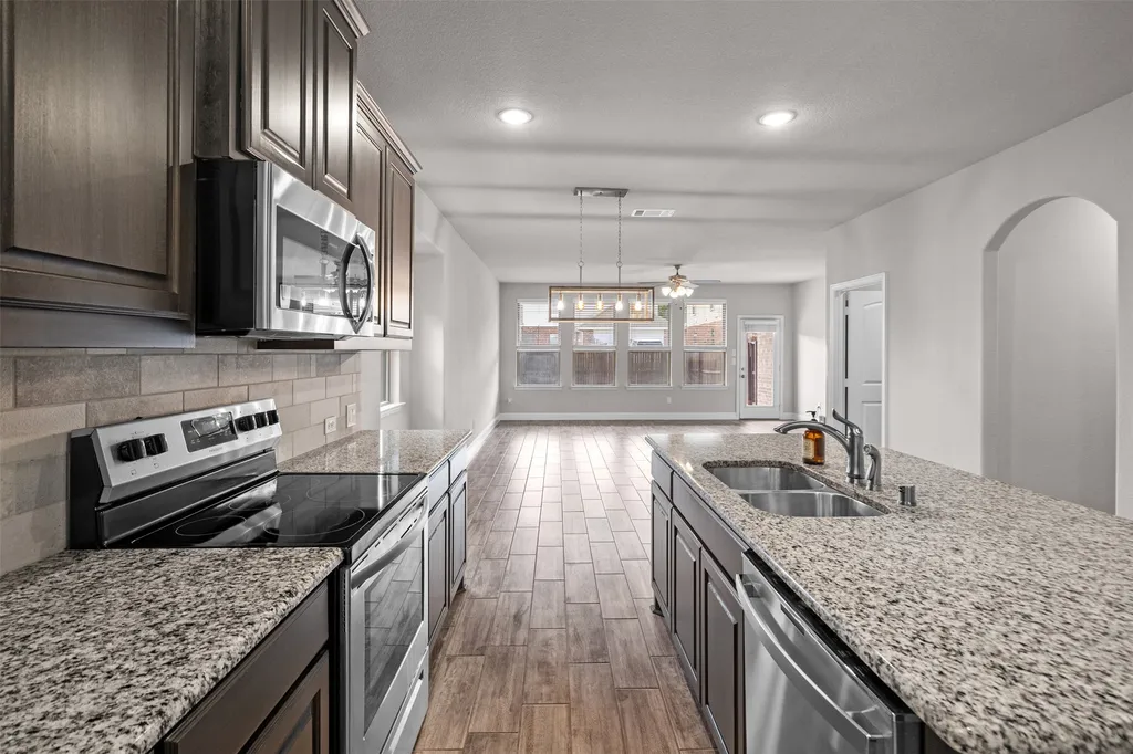119 Happy Lane Red Oak TX 75154