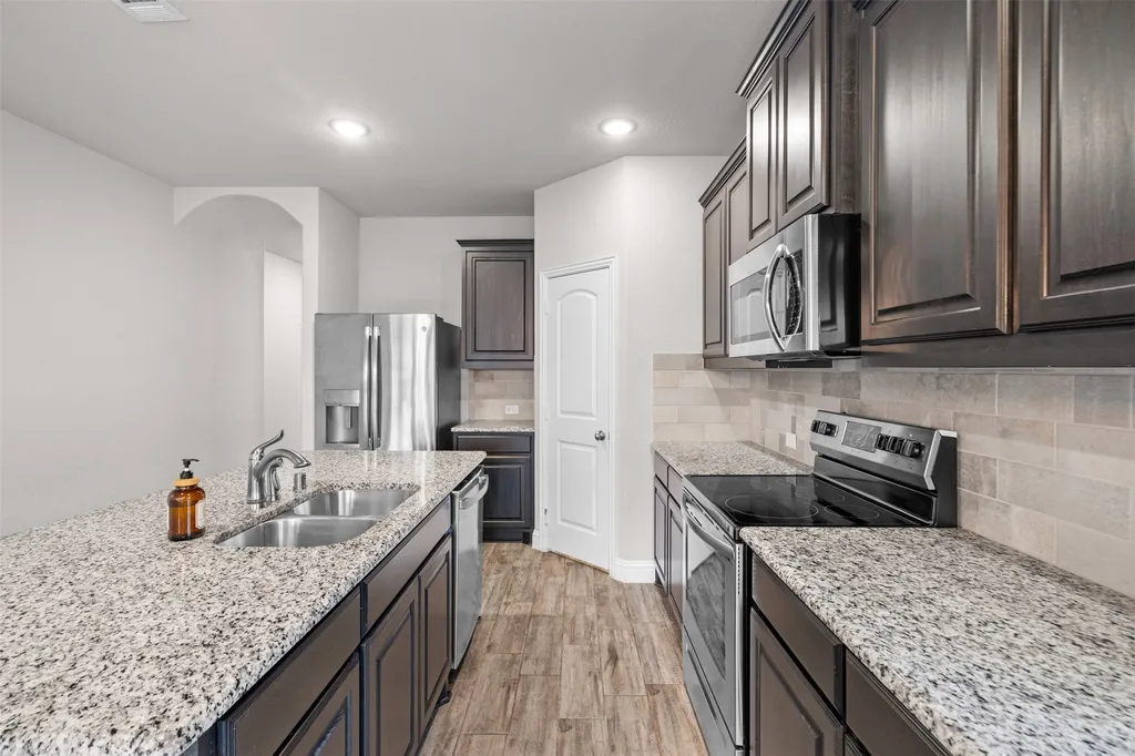 119 Happy Lane Red Oak TX 75154