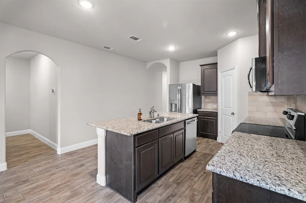 119 Happy Lane Red Oak TX 75154