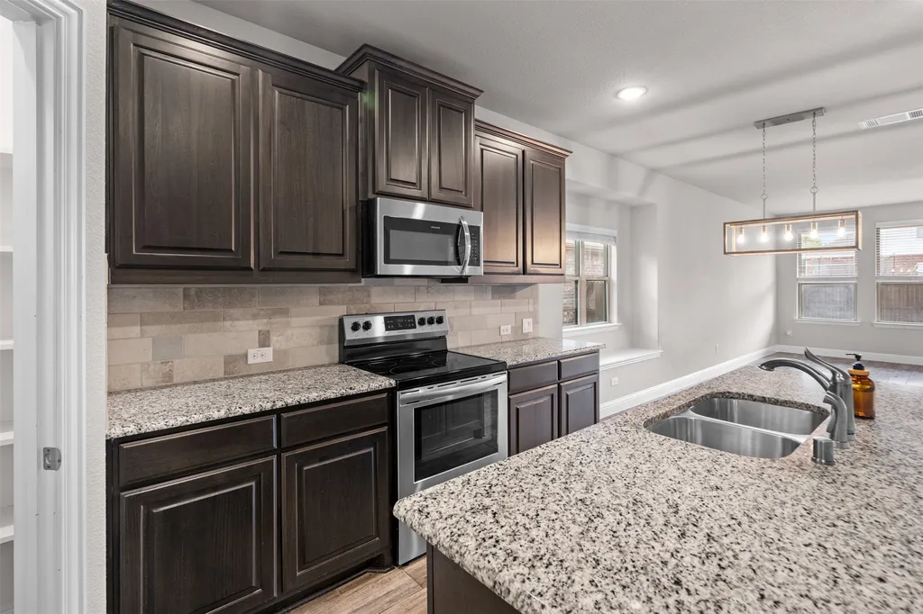 119 Happy Lane Red Oak TX 75154